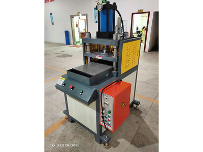  自动送料油压机