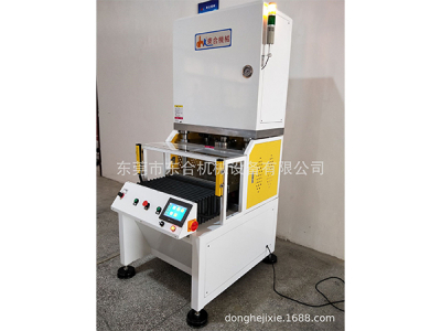  自动送料裁切机