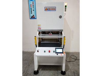  自动送料裁切机